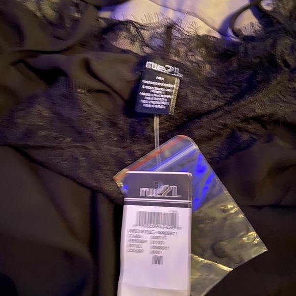 ✨Lace detailed blouse✨ - Picture 4 of 4